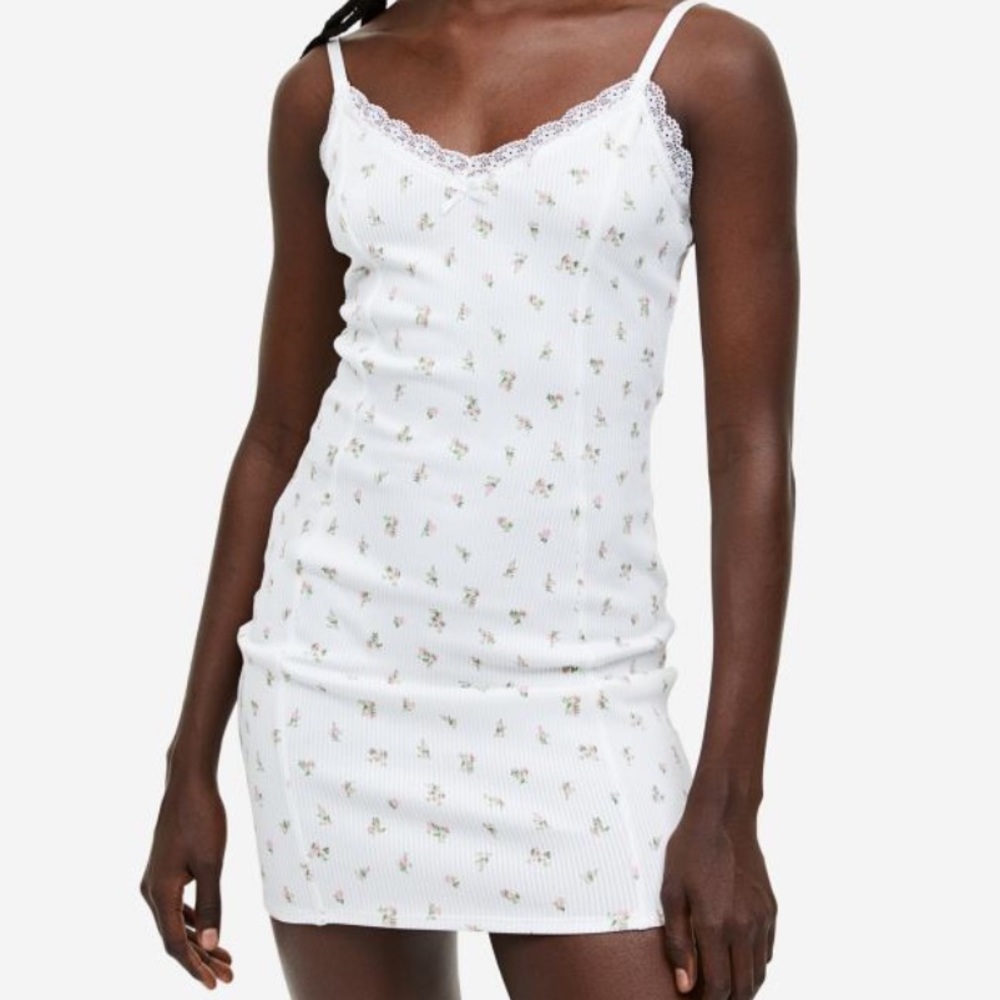 Lace Trimmed Bodycon  Dress Cream/ Foral Girls XS size